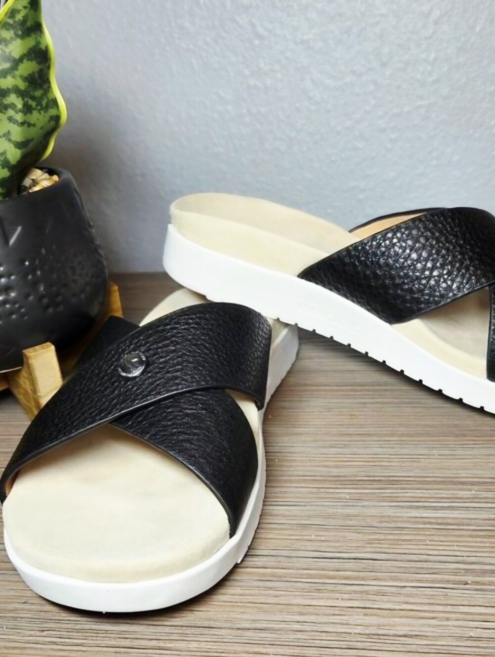 KURU Breeze Orthotic Sandals Women’s 7 Wide-Jet Black Leather Crisscross NEW!!! - Picture 3 of 13